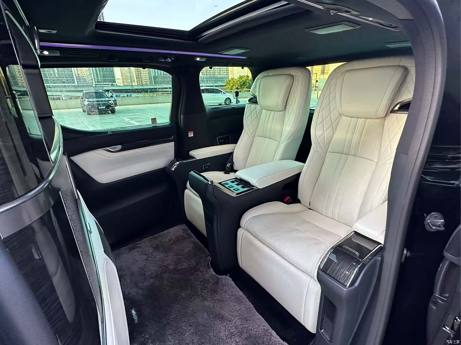 Lexus LM, 2022 12