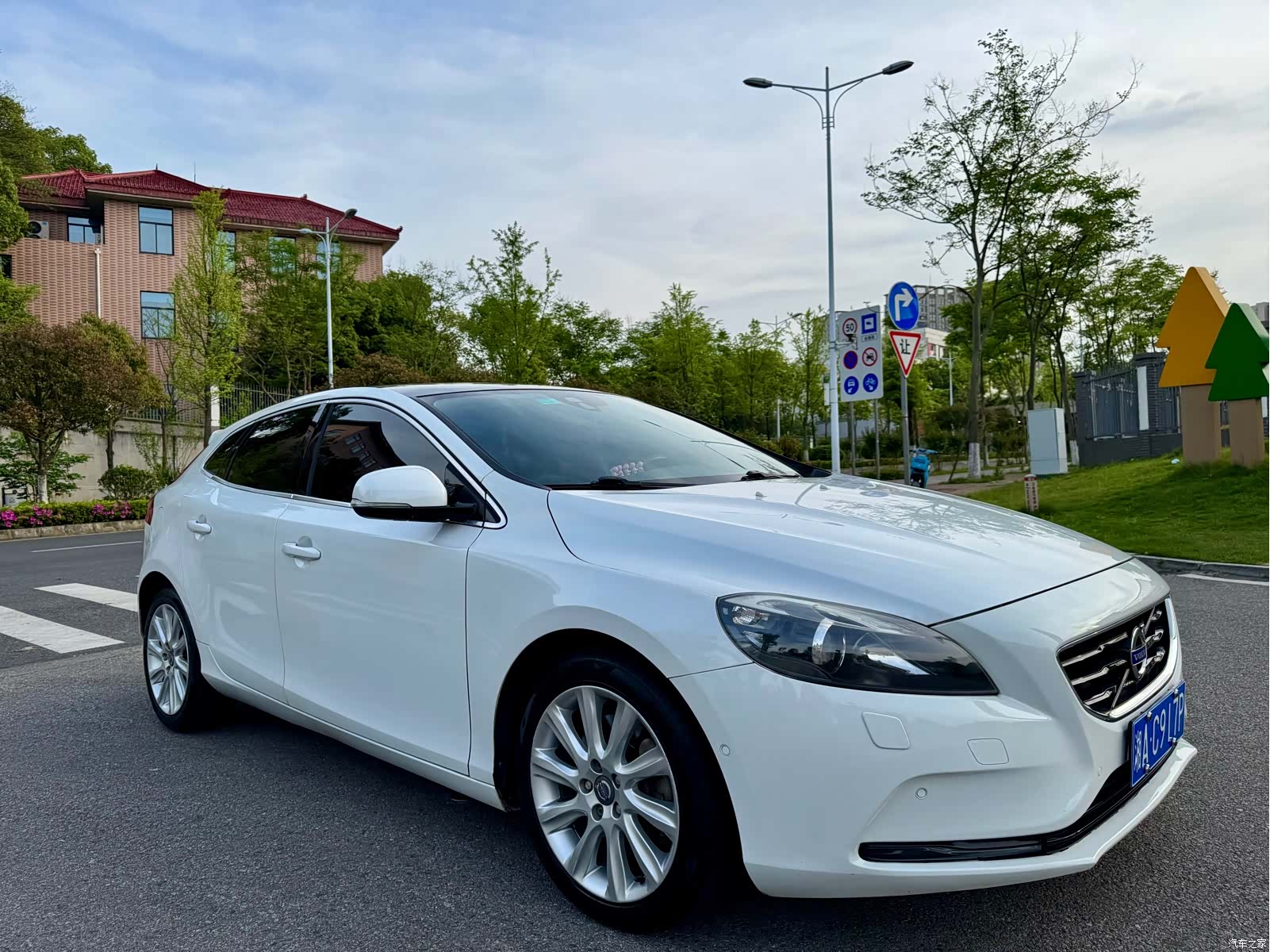 Volvo V40, 2014 4