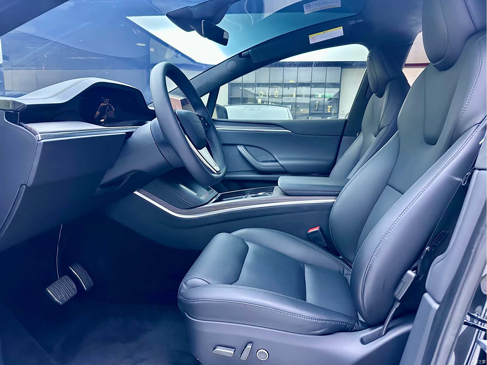 Tesla Model X, 2023 4