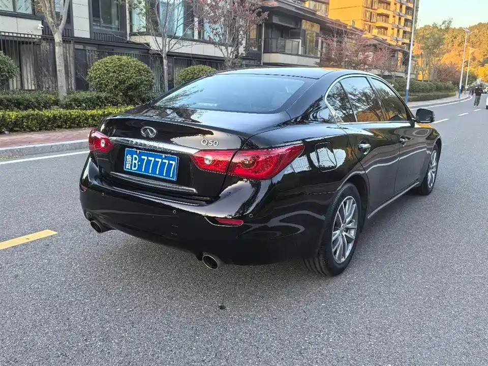 Infiniti Q50L