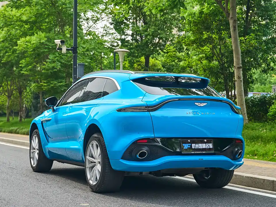 Aston Martin DBX