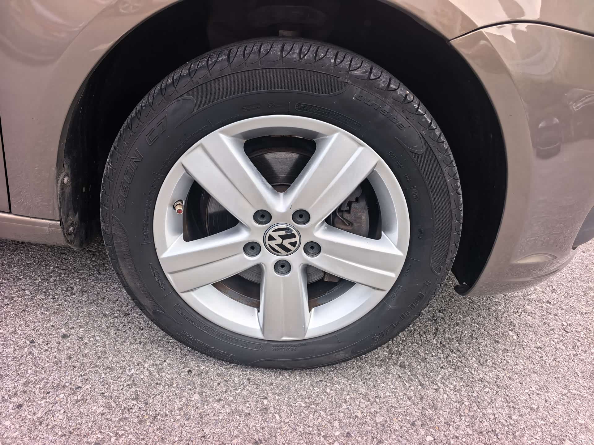 Volkswagen 5, 2015 12