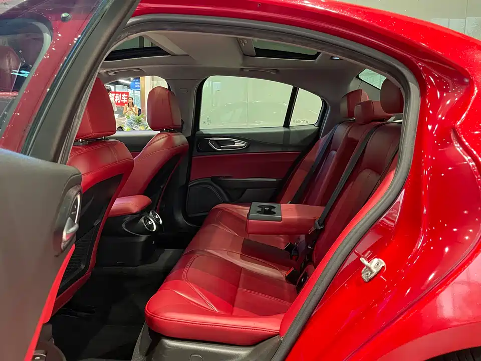 Alfa Romeo Giulia Alfa Romeo Giulia