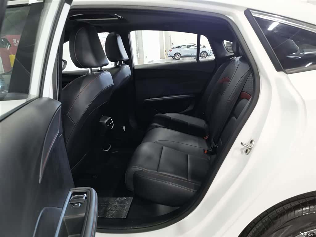 MG MG5, 2025 15