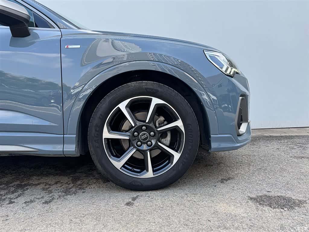 Audi Q3, 2023 4