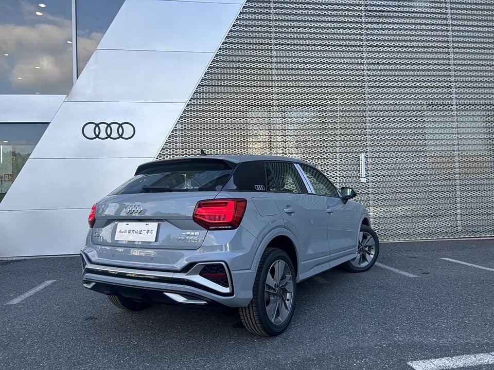 Audi Q2L
