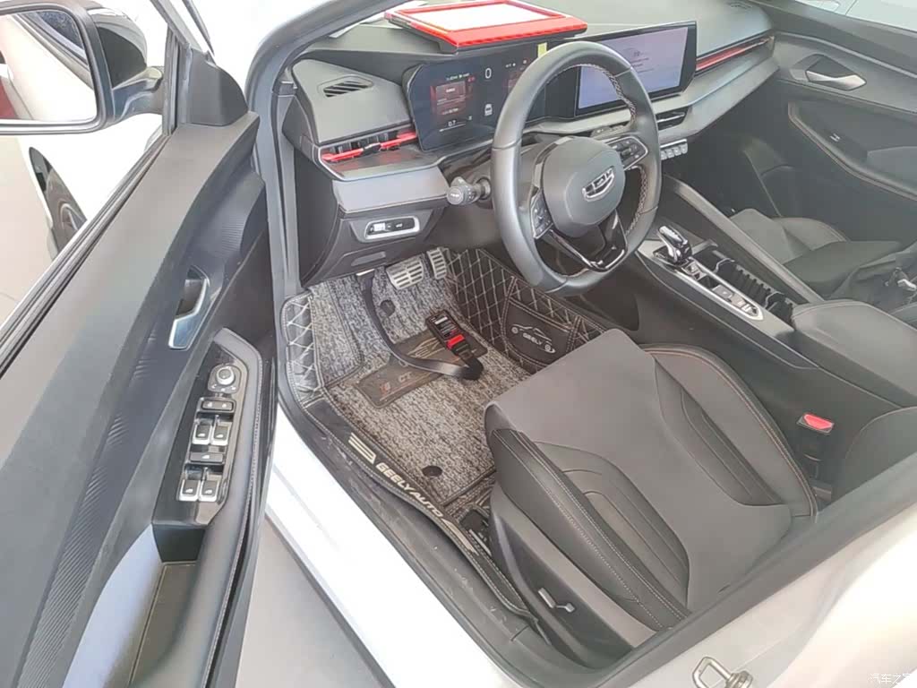 Geely Binray, 2022 12