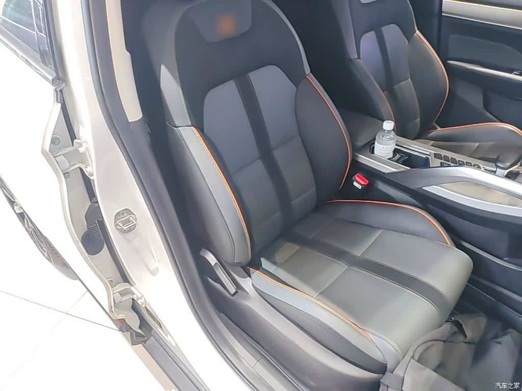 Geely Coolray, 2023 25