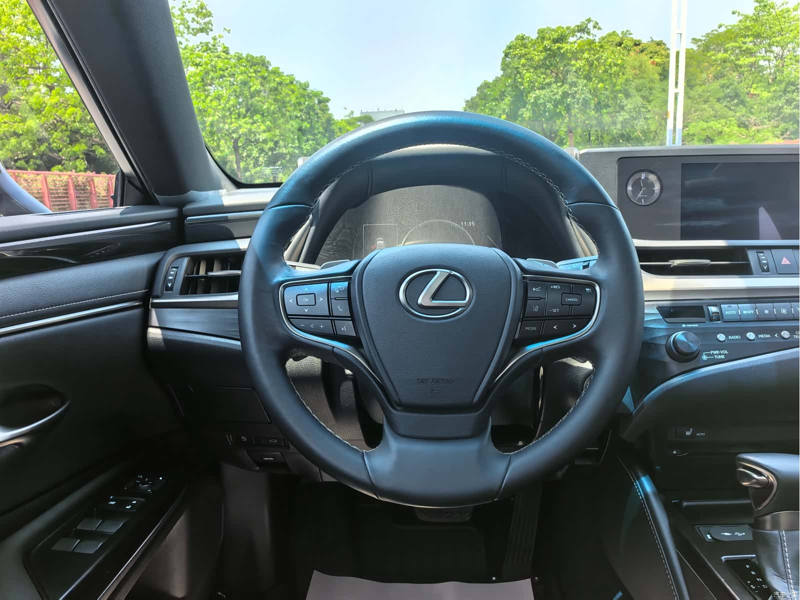 Lexus ES, 2019 15