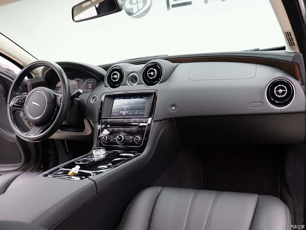 Jaguar XJ, 2014 26