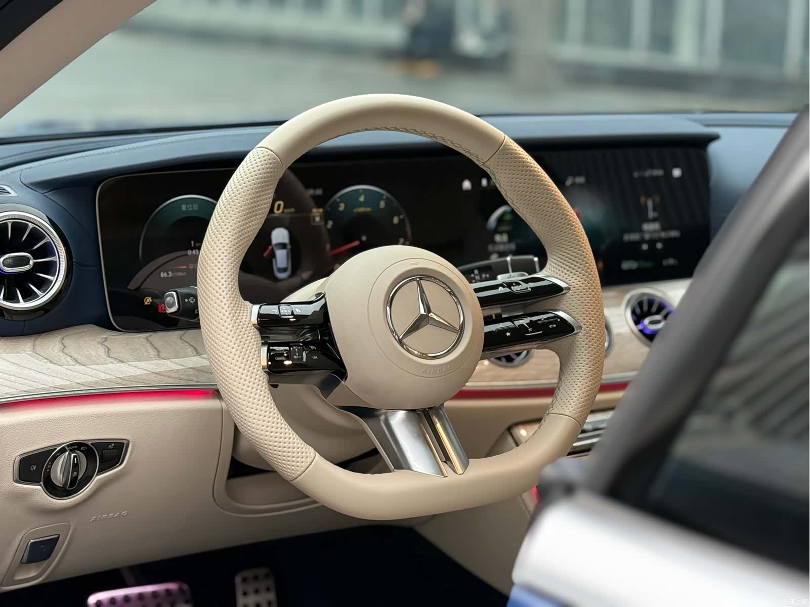 Mercedes-Benz E-Class, 2023 13