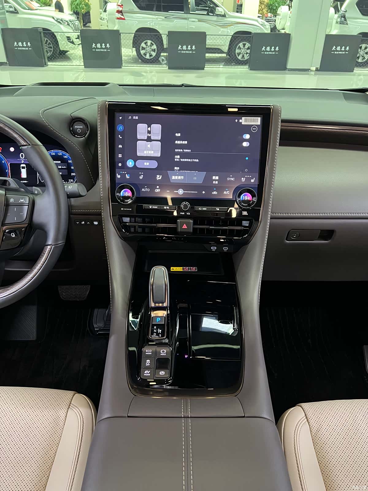 Toyota Alphard, 2025 18