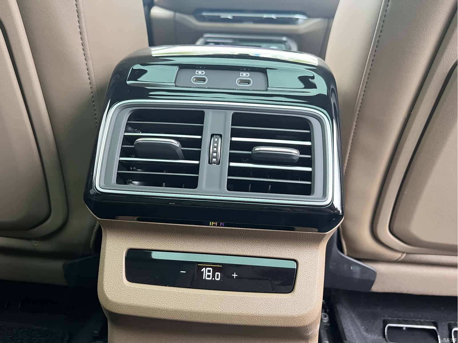 Audi Q5L, 2025 14