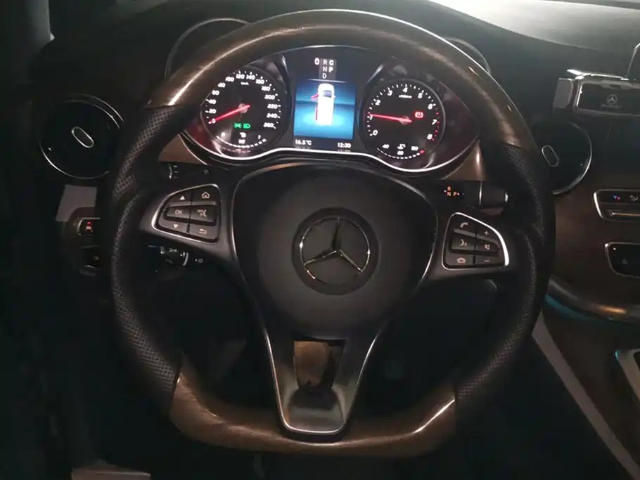 Mercedes-Benz V-class