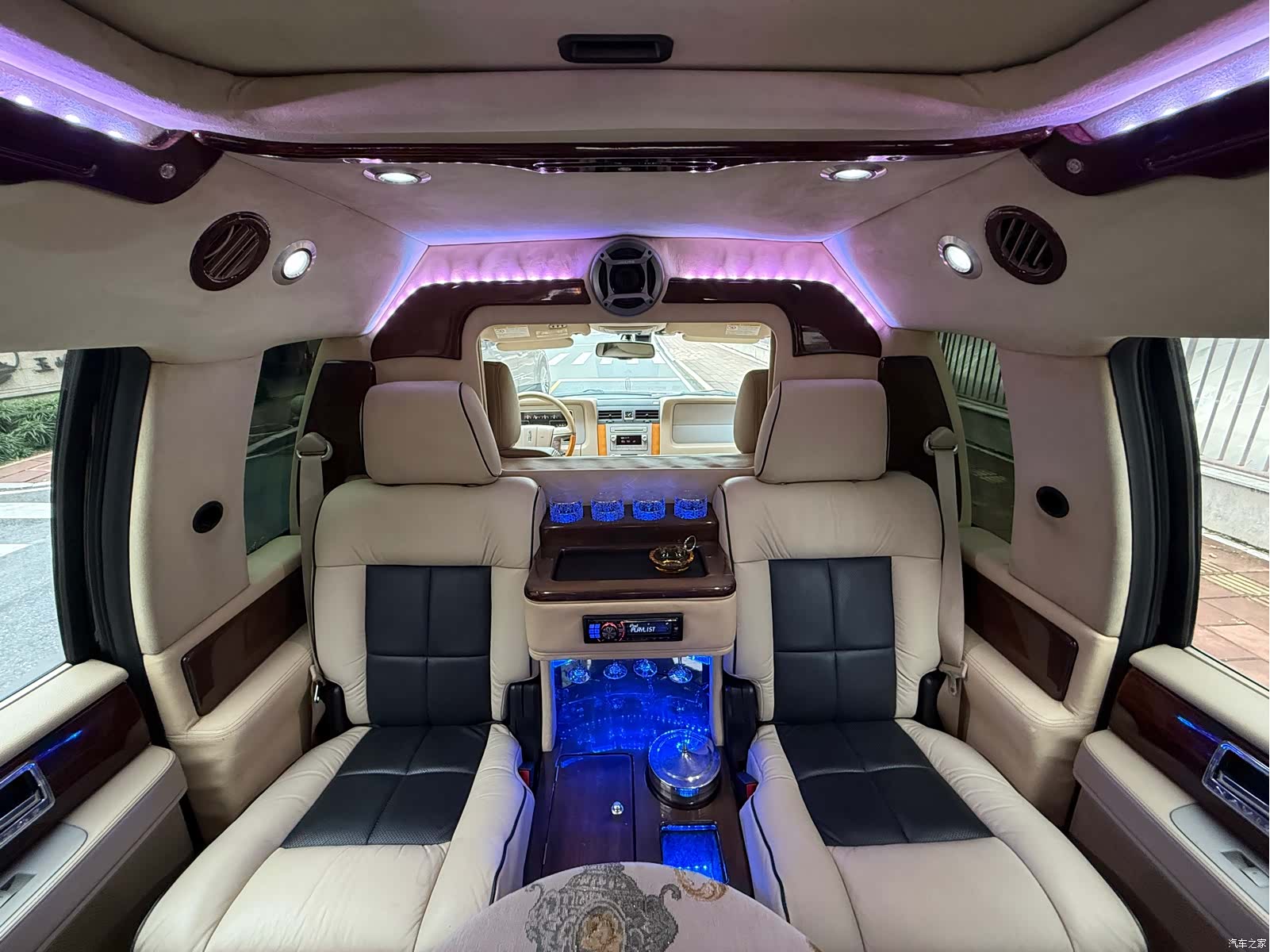 Lincoln Navigator, 2010 20