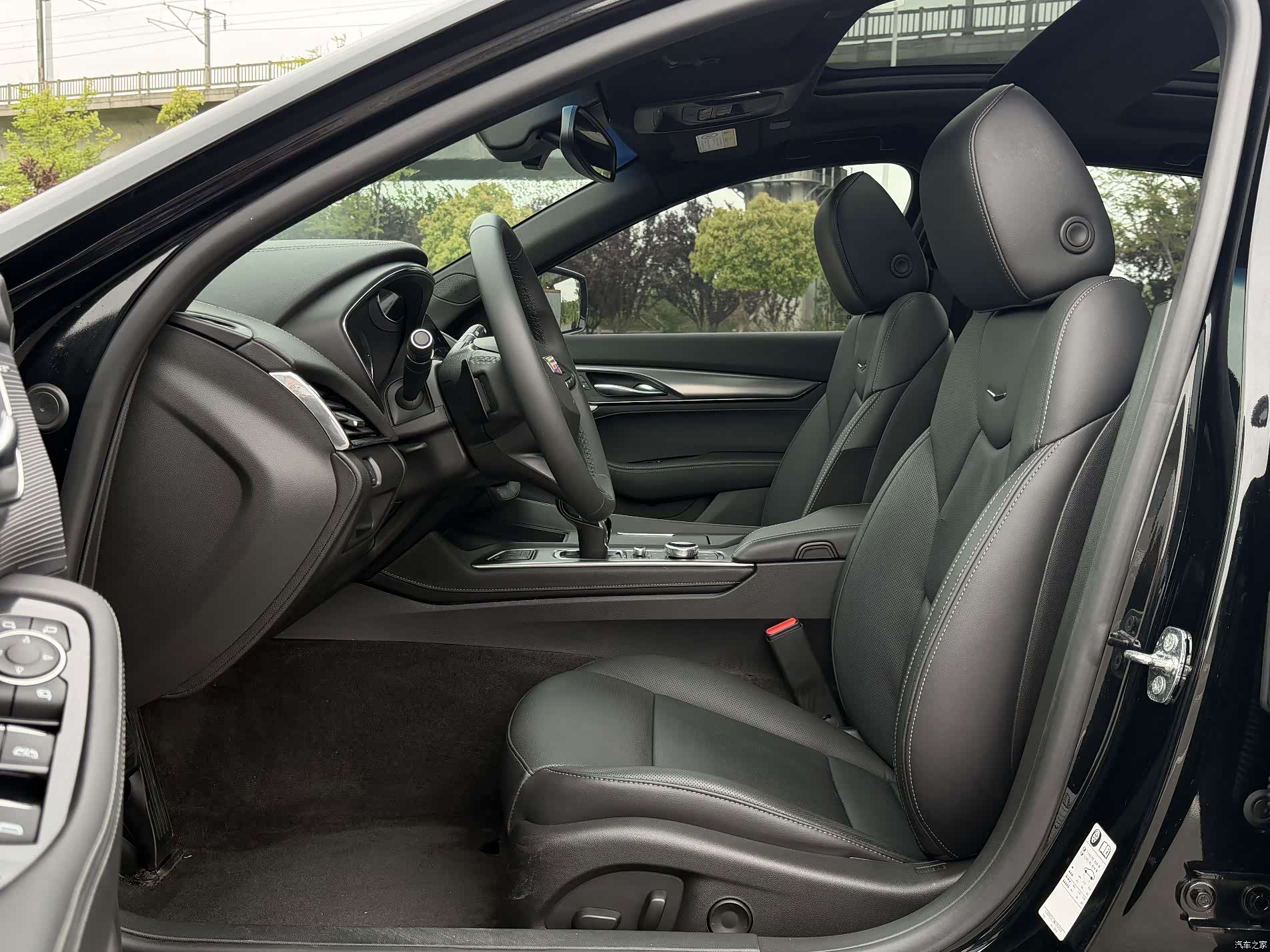 Cadillac CT5, 2022 все фото