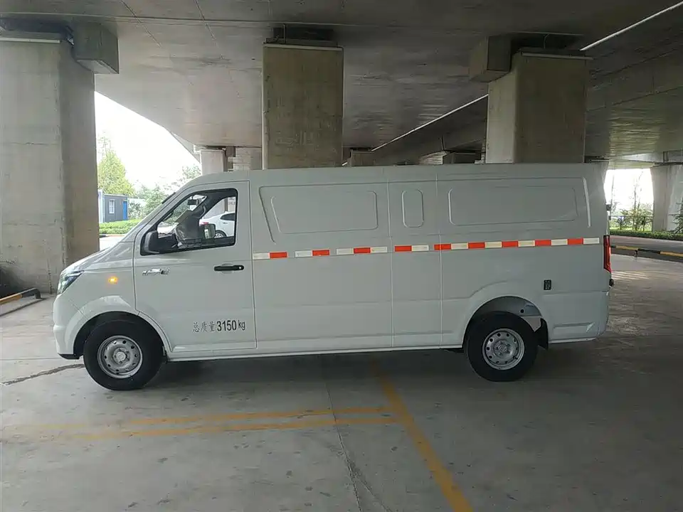 Dongfeng Yufeng EM27