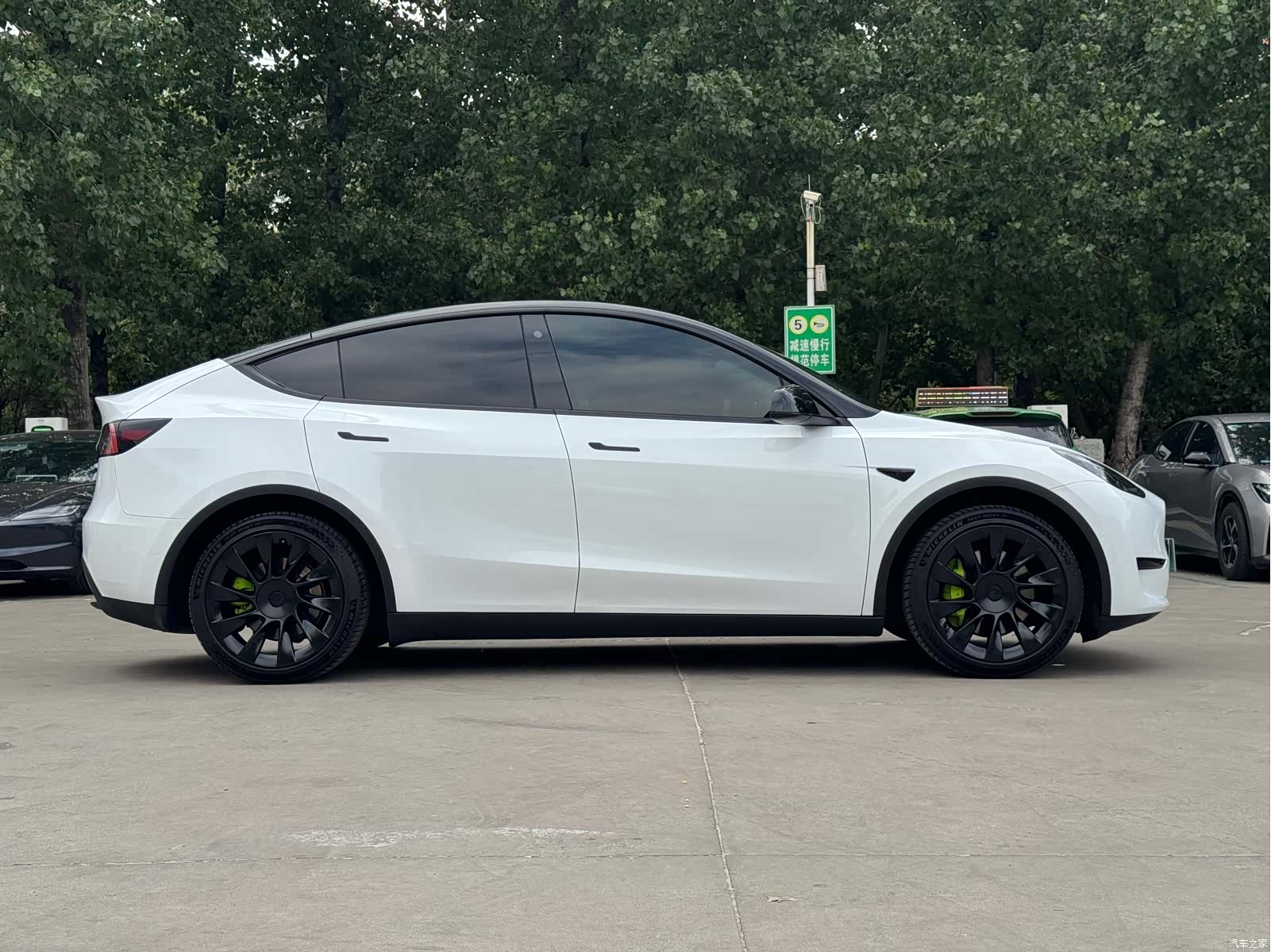 Tesla Model Y, 2022 4