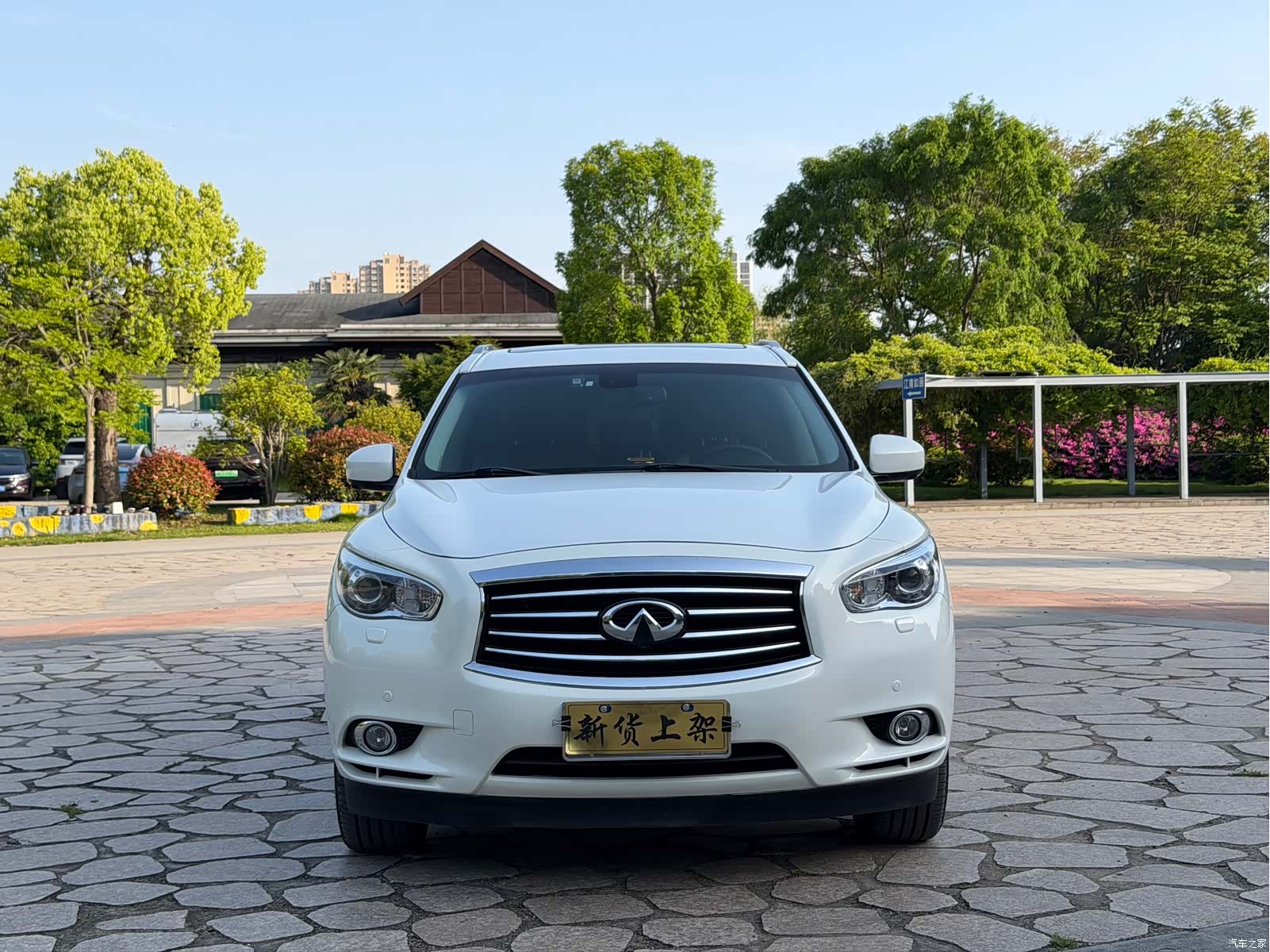 Infiniti JX35, 2015 3