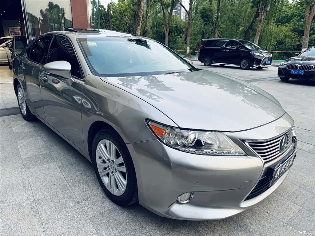 Lexus ES, 2015 4