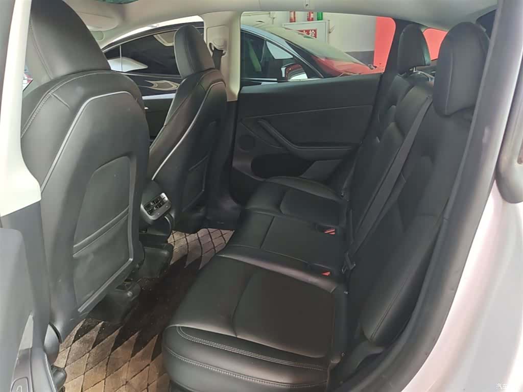 Tesla Model Y, 2023 17