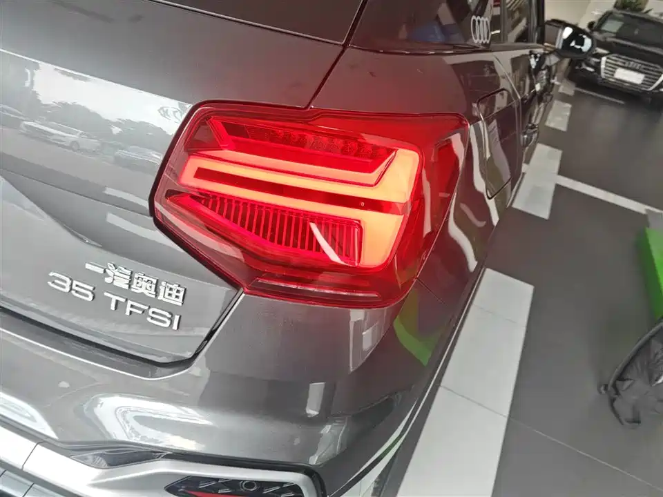 Audi Q2L