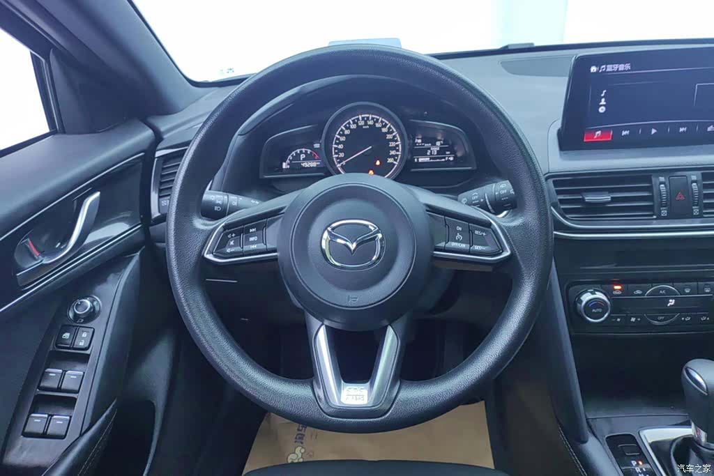 Mazda CX-4, 2023 15