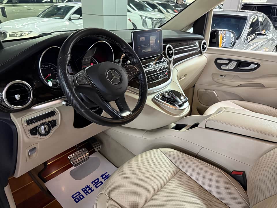 Mercedes-Benz V-class