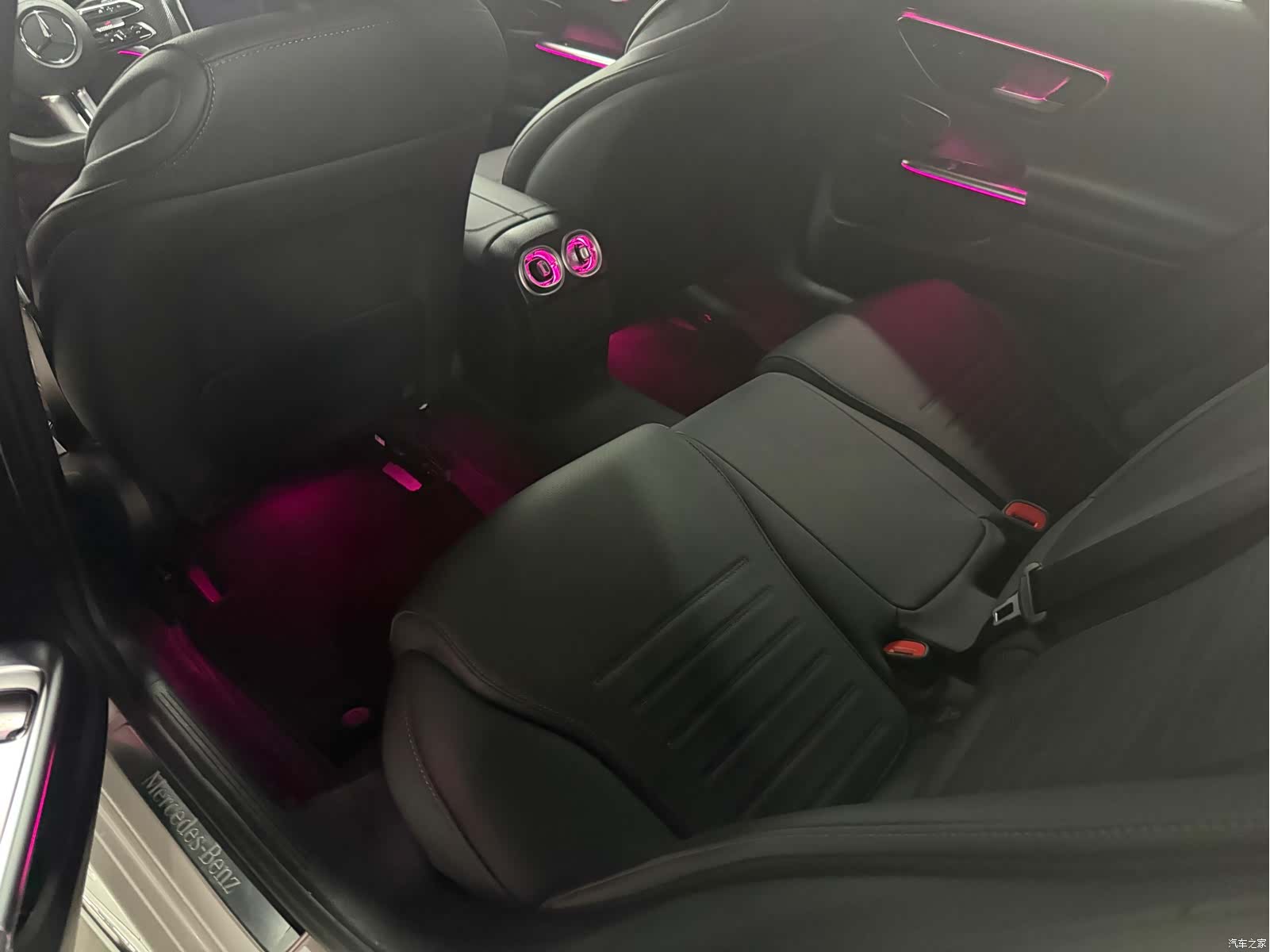 Mercedes-Benz C-Class, 2026 8