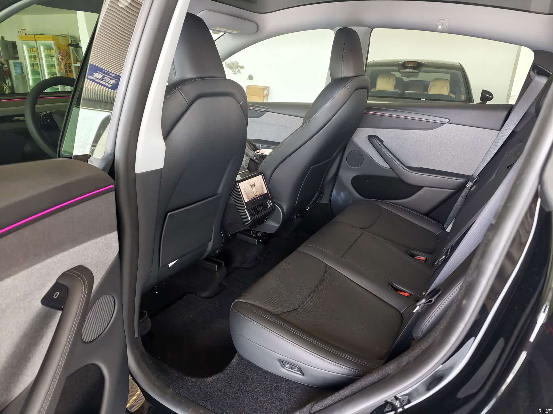 Tesla Model Y, 2026 4