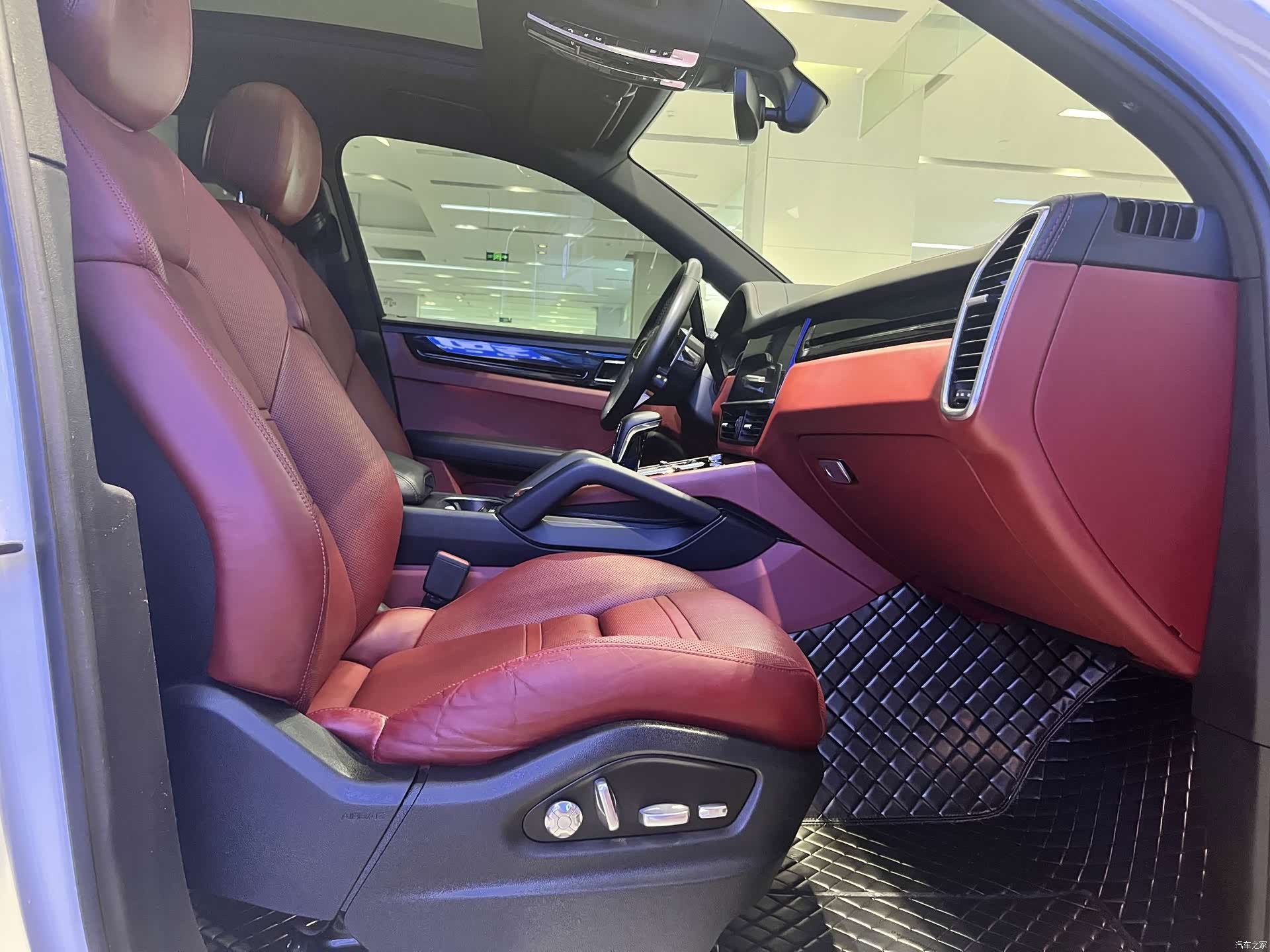 Porsche Cayenne, 2019 все фото