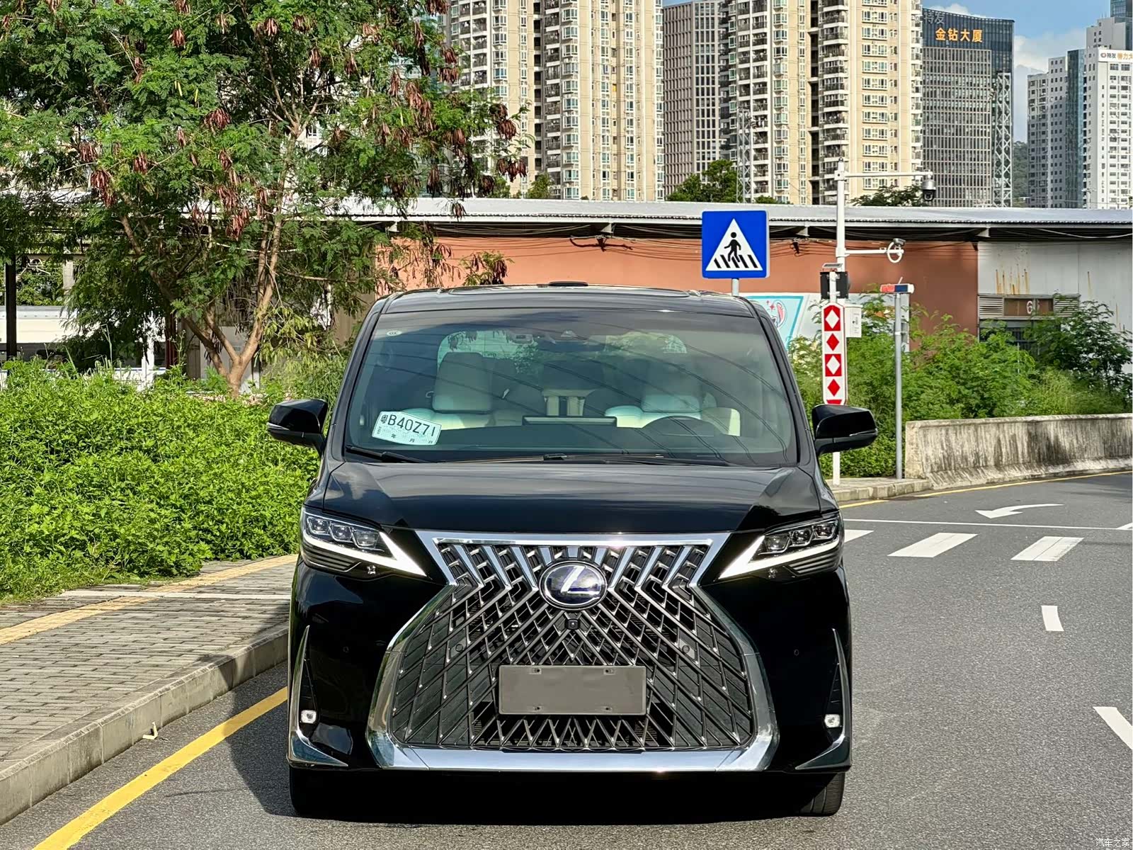 Lexus LM, 2021 2