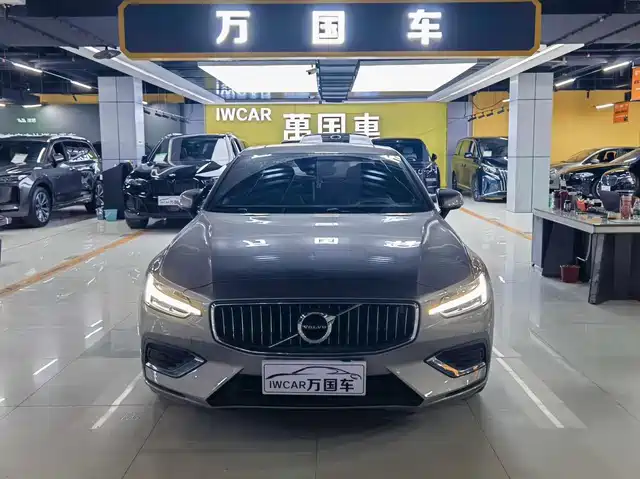 Volvo S60 2021 — купить из Китая под заказ