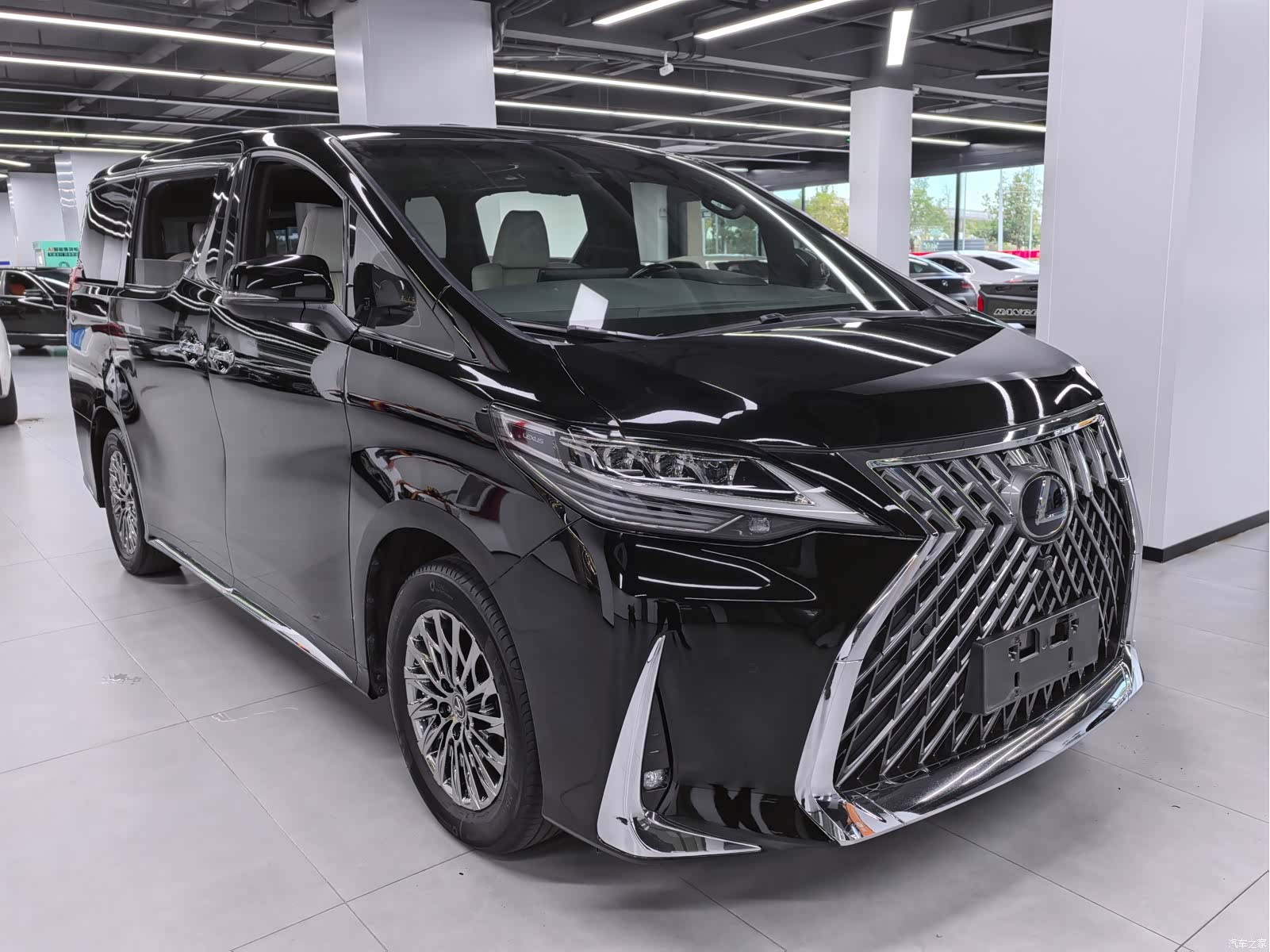 Lexus LM, 2023 7