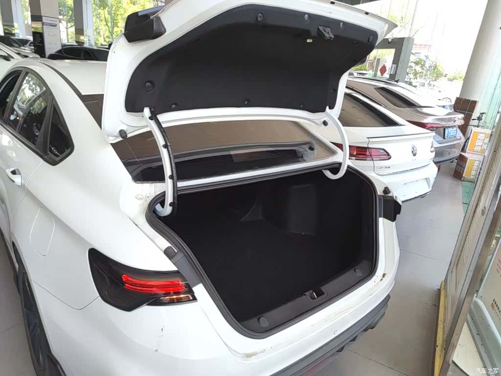 Geely Binray, 2022 15