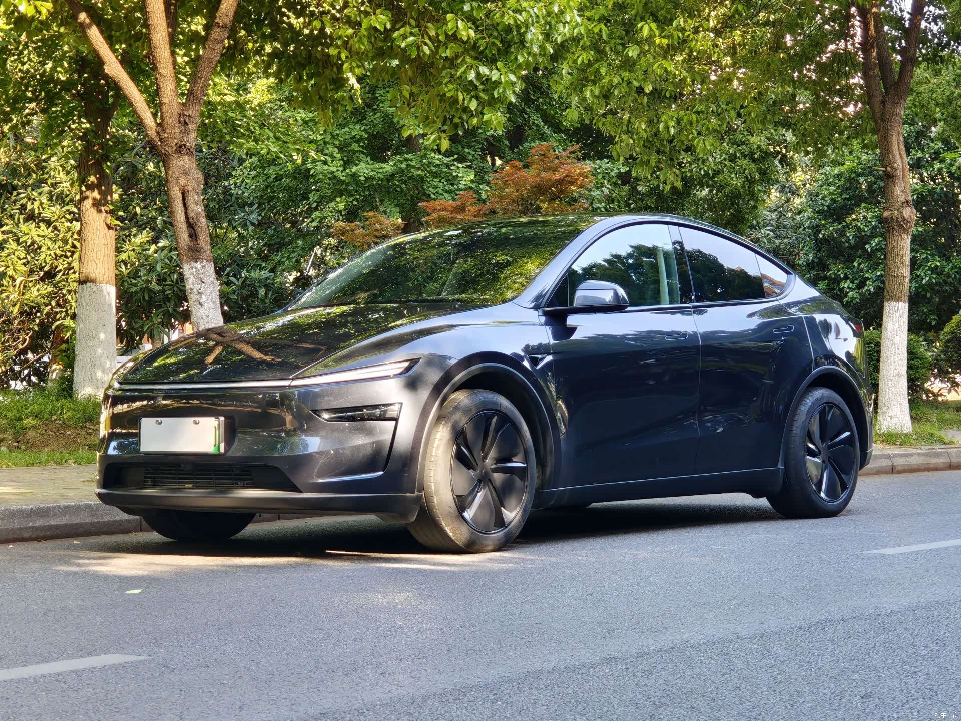 Tesla Model Y, 2025 1