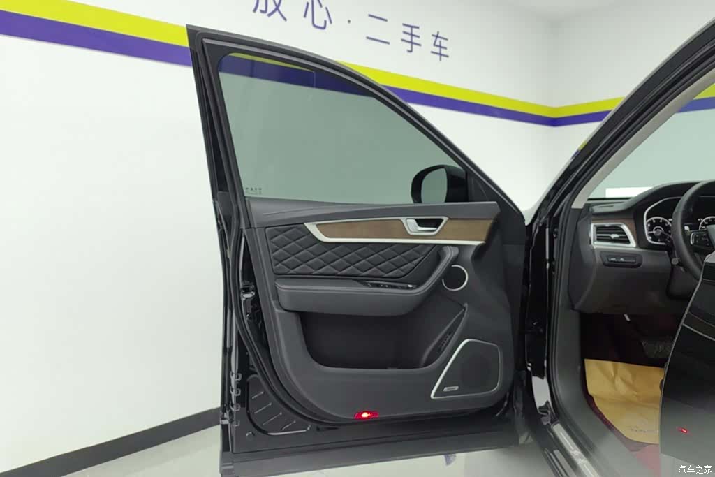 Hongqi HS7, 2025 7