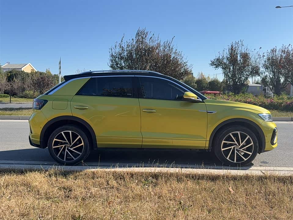 Volkswagen T-ROC exploring Songs
