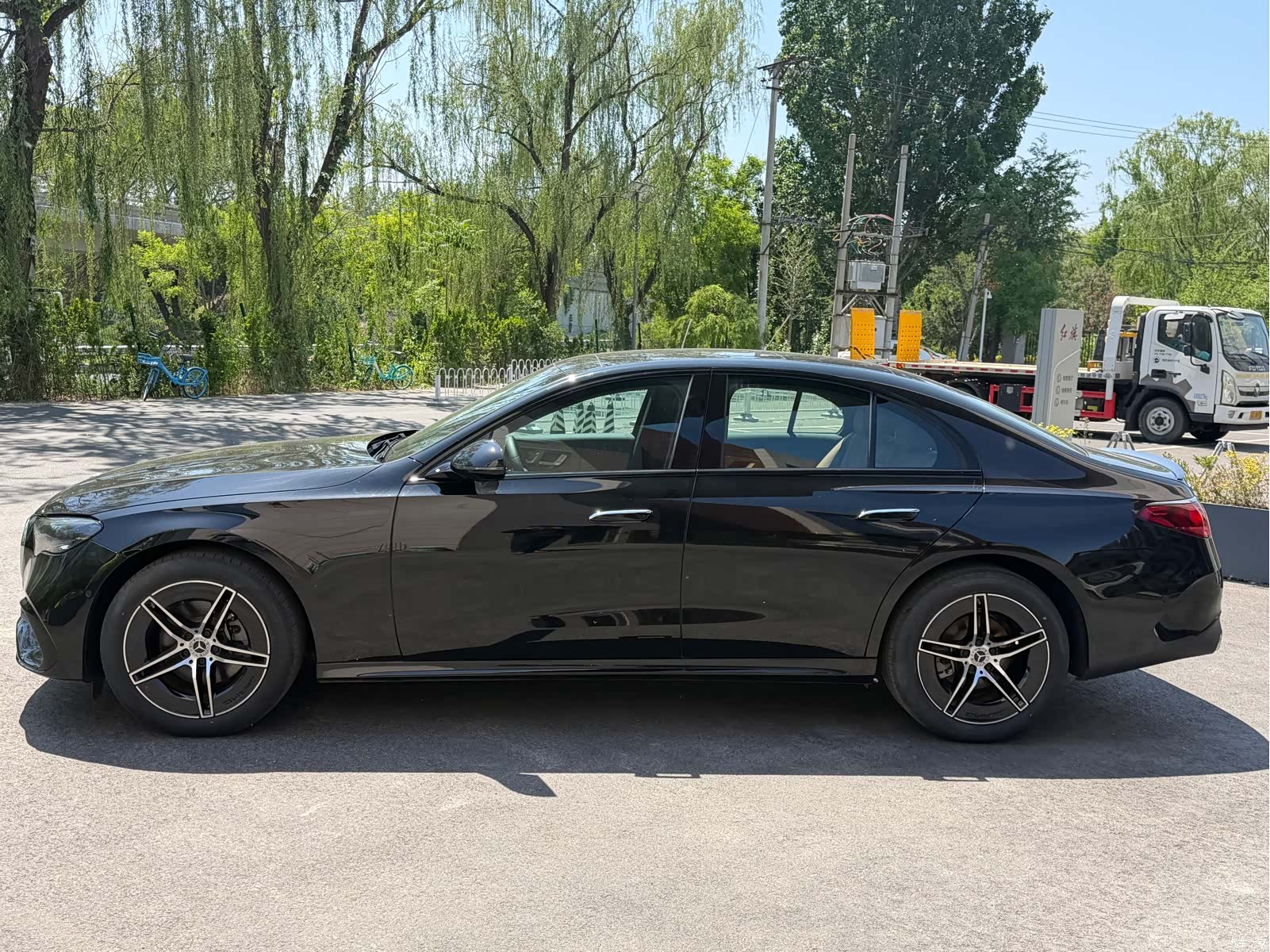 Mercedes-Benz E-Class, 2025 3