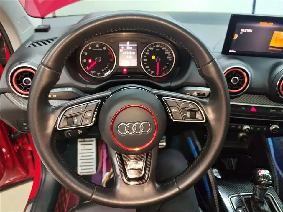 Audi Q2L