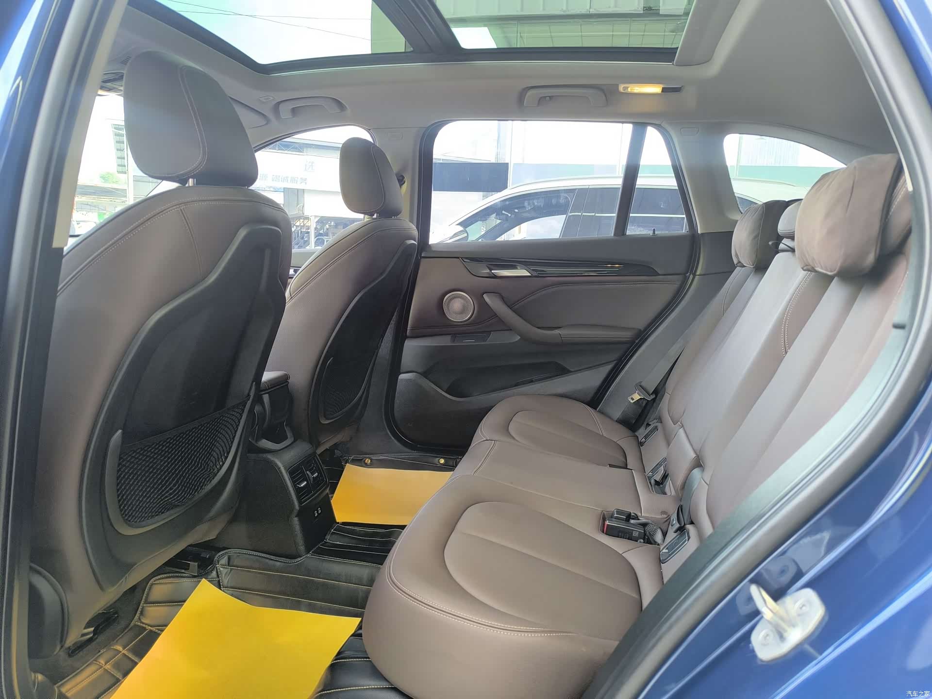 BMW X1, 2022 все фото