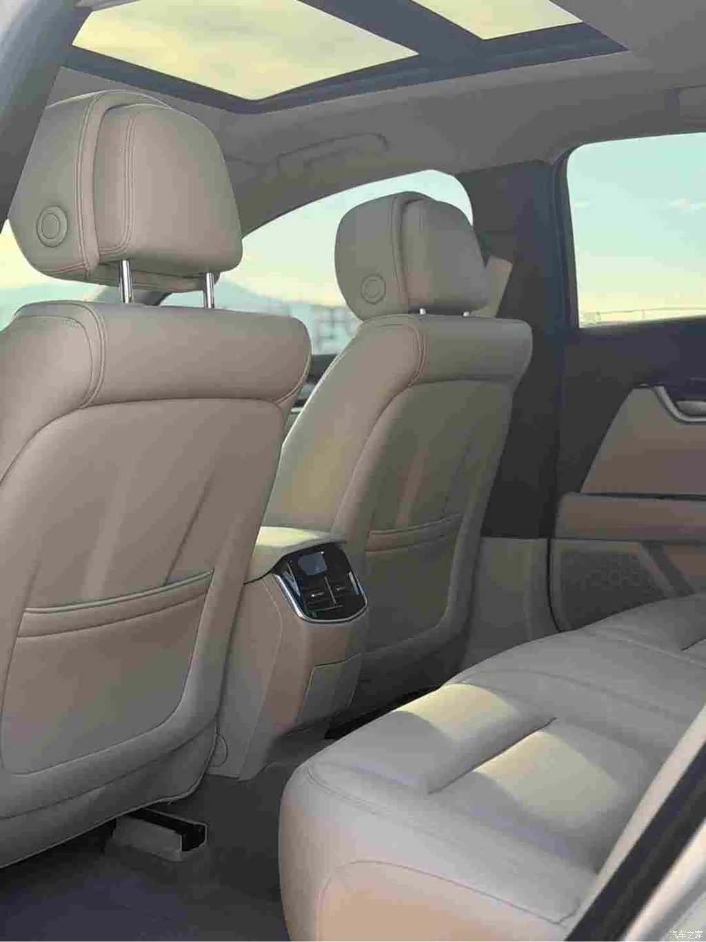 Cadillac XTS, 2015 15
