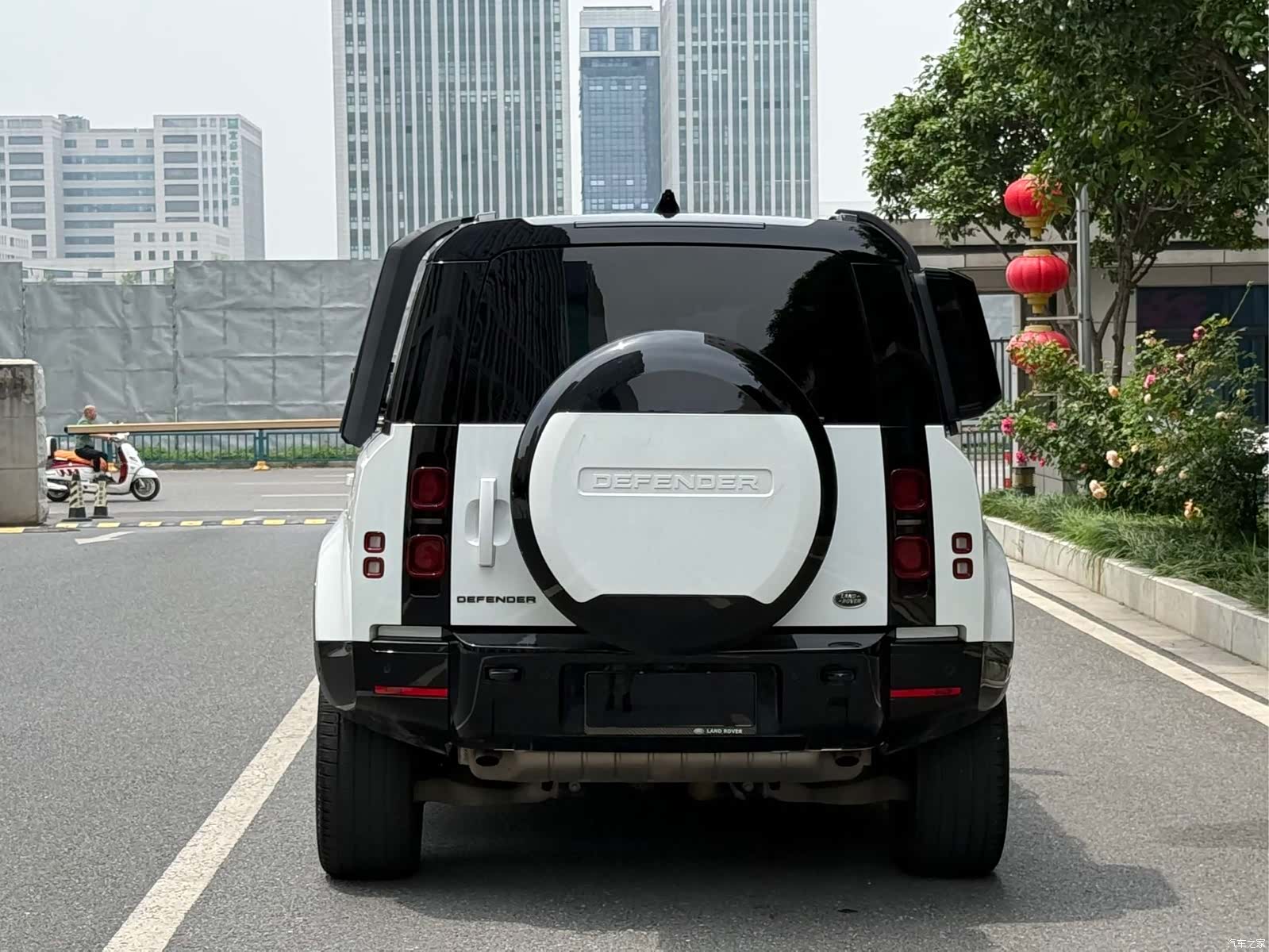 Land Rover Defender, 2024 4