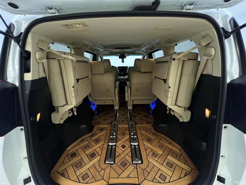 Toyota Alphard, 2022 10