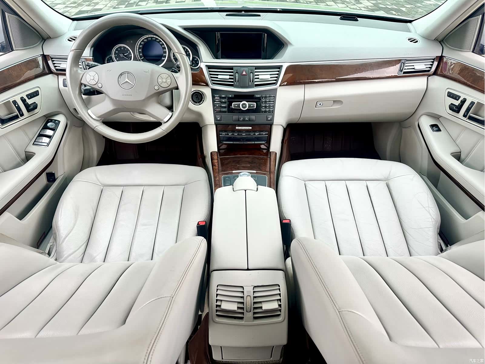Mercedes-Benz E-Class, 2012 35