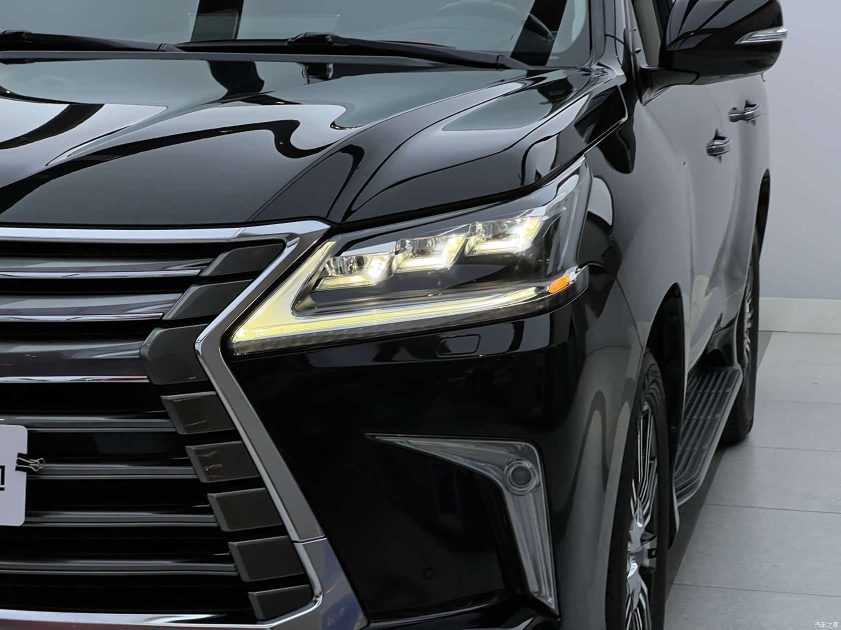 Lexus LX, 2020 4