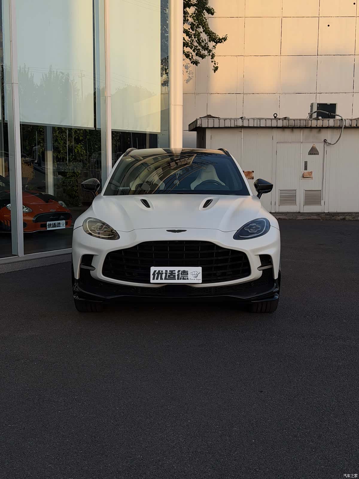 Aston Martin DBX, 2022 2
