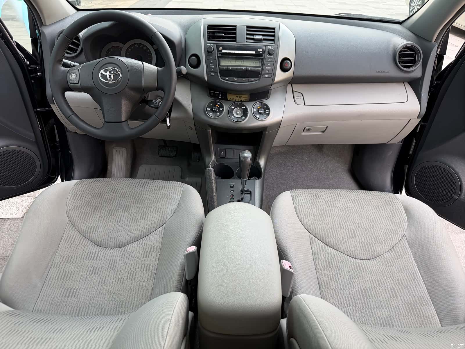 Toyota RAV4, 2010 все фото