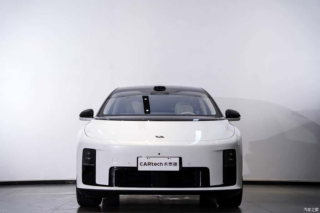 Li Auto i8, 2025 2