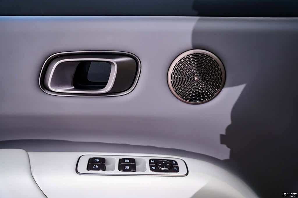 Li Auto i8, 2025 28